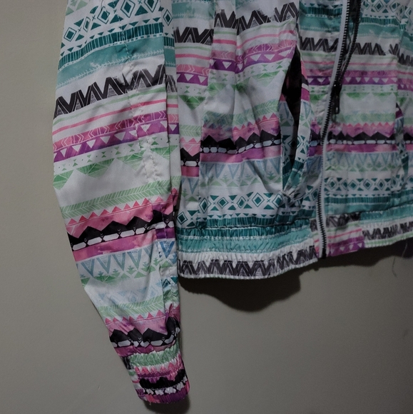 Girls Abstract Wind Breakera - Picture 2 of 4